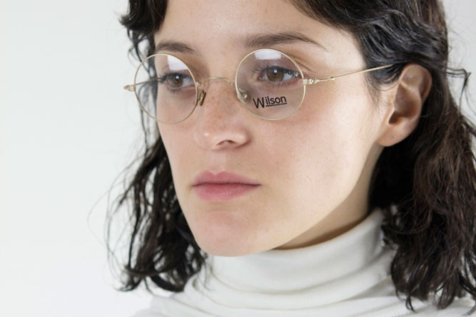jara-lopez-ballonga-fashion-photography-berlin-glasses-detail-portrait