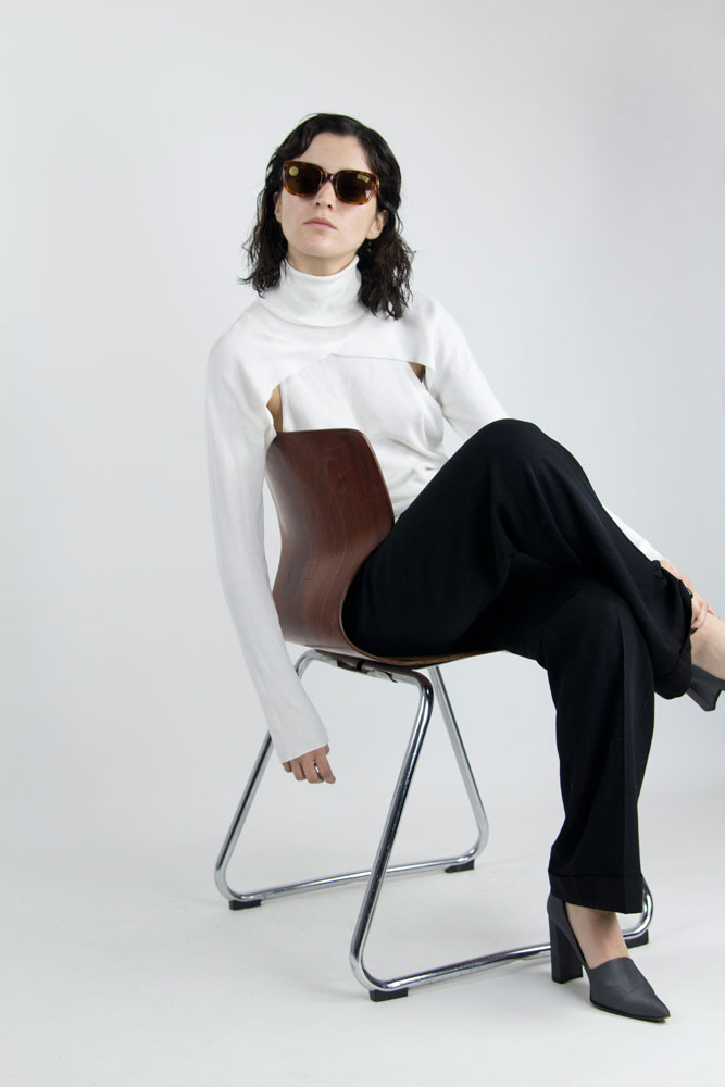 jara-lopez-ballonga-fashion-photography-berlin-portrait-chair