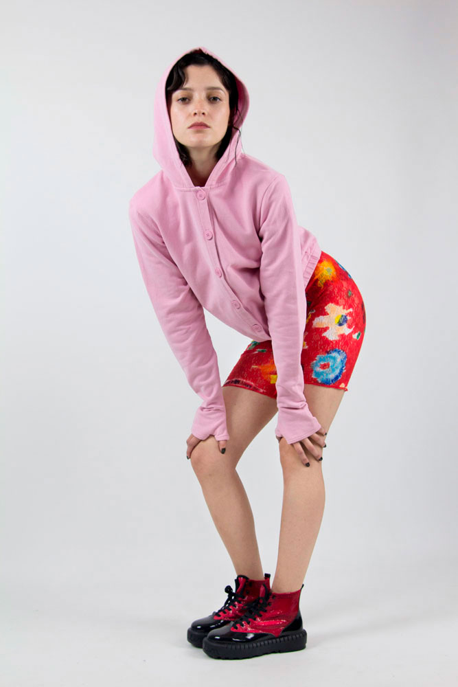 jara-lopez-ballonga-fashion-photography-berlin-sweater-pink-colorful