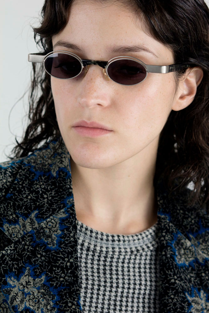 jara-lopez-ballonga-fashion-photography-berline-glasses-portrait-detail-black