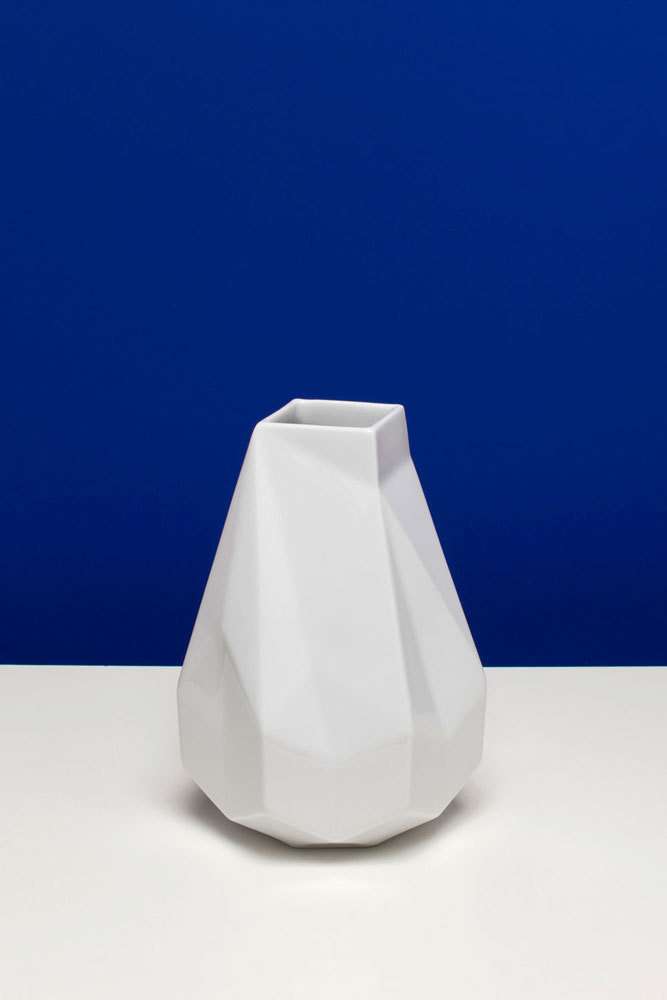 jara-lopez-ballonga-product-photography-berlin-vase-geometric