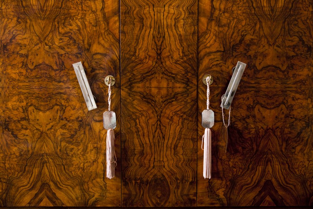 jara-lopez-ballonga-product-photography-vintage-furniture-wood
