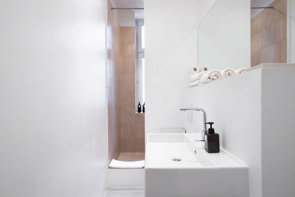 jara_lopez_ballonga-real-estate-photography-berlin-airbnb-bathroom