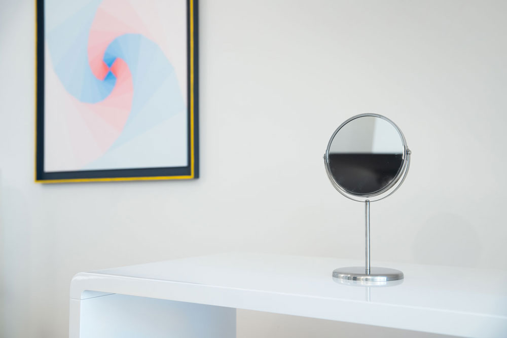 jara-lopez-ballonga-photographer-fotograf-berlin-product-photography-fotografie-foto-cosmetic-beauty-architecture-mirror
